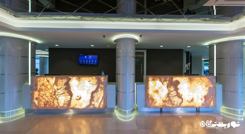 میز پذیرش هتل کلاب فالکن